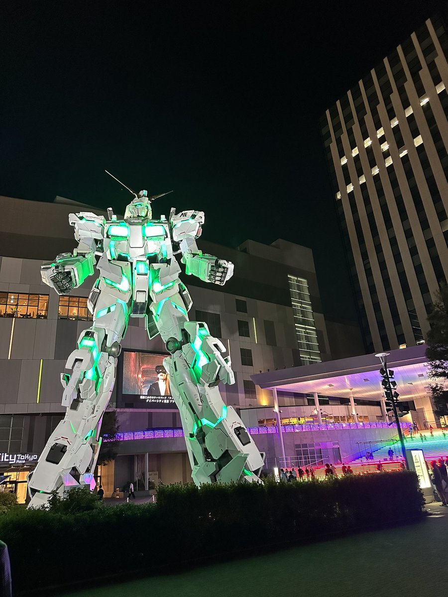 nanotsuki1010's tweet photo. ガンダム
#ユニコーン #ライトアップ https://t.co/R78QhdLyye