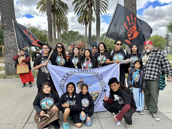MuwekmaTribe's tweet photo. JOIN US We Are Here at the May Day March - Muwekma Ohlone Tribe of the San Francisco Bay Area, Indian Health Center of Santa Clara Valley, Red Earth Women’s Society, Calpulli Tonalehqueh Aztec Dancers Danza Azteca - all ready to March - Aho
#MayDayMarch https://t.co/GWeAcyeQXd