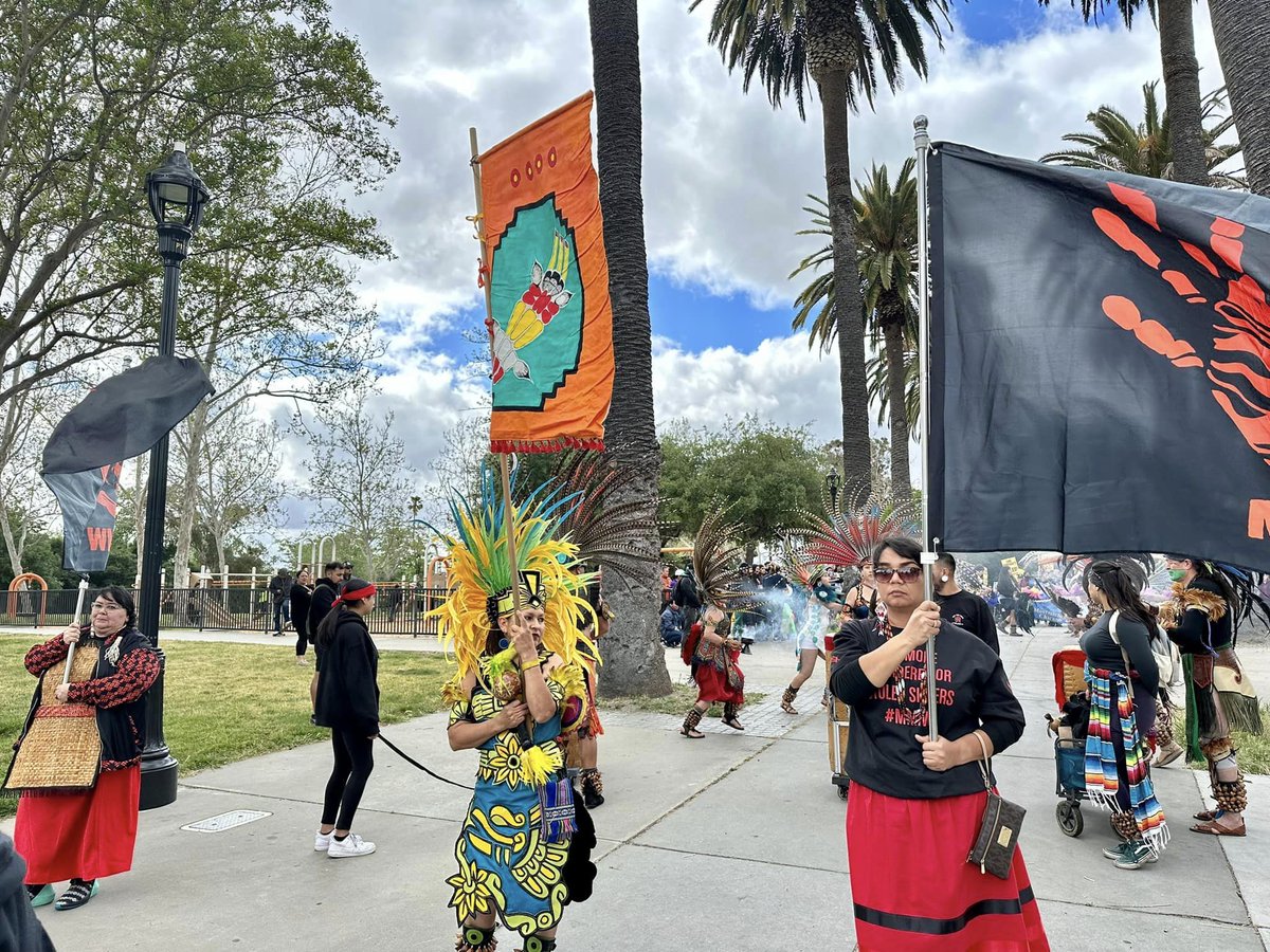 MuwekmaTribe's tweet photo. JOIN US We Are Here at the May Day March - Muwekma Ohlone Tribe of the San Francisco Bay Area, Indian Health Center of Santa Clara Valley, Red Earth Women’s Society, Calpulli Tonalehqueh Aztec Dancers Danza Azteca - all ready to March - Aho
#MayDayMarch https://t.co/GWeAcyeQXd