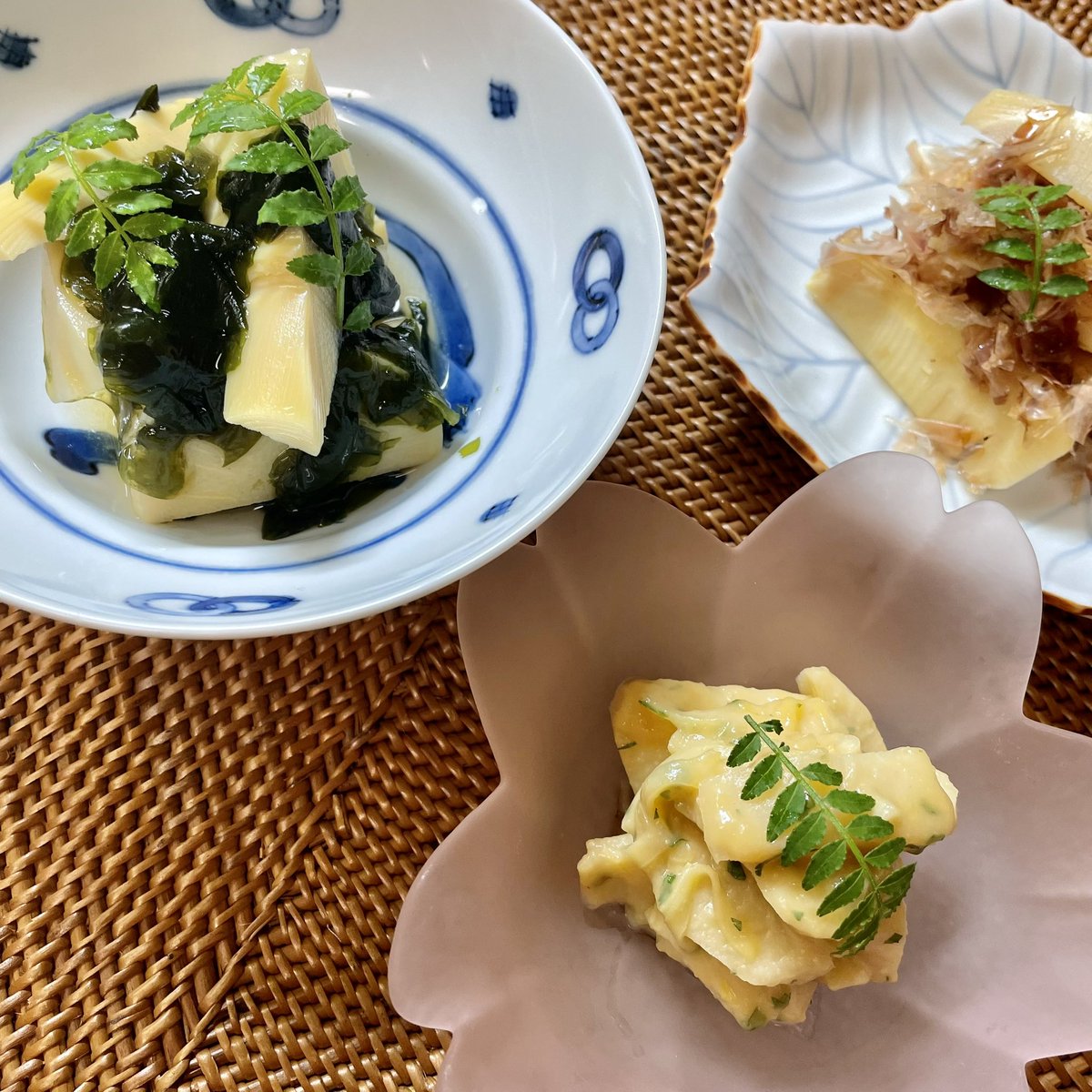 ItamaeKitchen's tweet photo. 【たけのこレシピ3選】
プロが教える✨
「たけのこ酢味噌和え」「若竹煮」「土佐煮」が超簡単に作れちゃう！
プロの本格時短簡単レシピ決定版
板前キッチン☟作ってみてね❗️
https://t.co/7MSw5A5DlZ
#たけのこ
#Twitter家庭料理部 
#Twitter料理 
#お腹ペコリン部 https://t.co/WLZmWWsQ7A