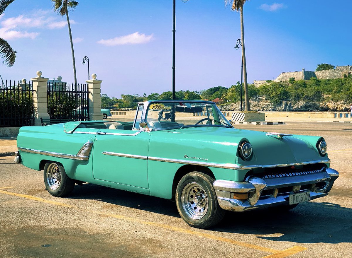 sondosalas's tweet photo. It is common throughout Cuba to find classic #American #cars from the 50s in perfect working condition on the road.
.
.
https://t.co/jLf3bjrW48
📸 @sekoupresenta / @CubaSekou
#sondosalas #eduengagement #letscuba #sdaexperiences #autenticacuba #havana #classicamericancars #cuba https://t.co/jeAfIuHvp6