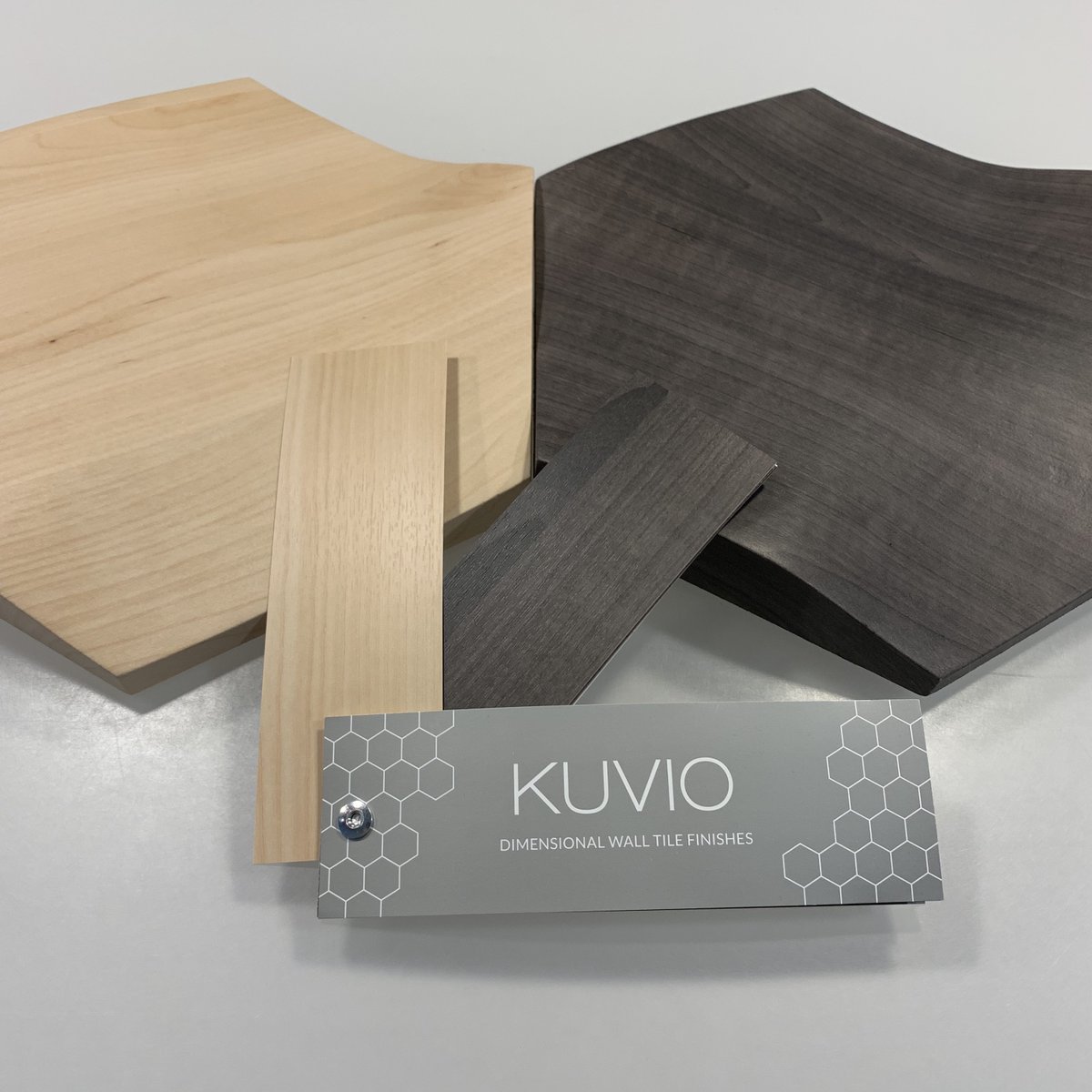 One shape, two very different looks! Kuvio tiles can match your design intent, whether it’s contemporary or classic, simply by changing the finish! See all of our Kuvio finish options at lumicor.com/products/kuvio/
