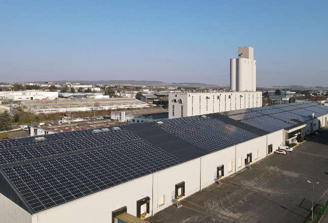 lacoopagricole's tweet photo. @ChargeDom @LCAOuest @PoleAnimal_Coop @VirginieCHARRI1 @DerradjiSabri @BenPerdreau @Ecologie_Gouv @Agri_Gouv @CoopFR (Thread 5/5)  
#JournéeMondialeDuSoleil ☀
"Le groupe @Coopceresia concrétise sa démarche environnementale par l’installation d’1 MWc de panneaux solaires" https://t.co/4ZIpz5L5BT https://t.co/xDtQsIGnis