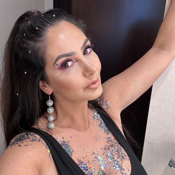 RT if you like this look on me! https://t.co/i03bMlZsVg<a href="/tag/valentinesday2022"class="tags"><span>#valentinesday2022</span></a>