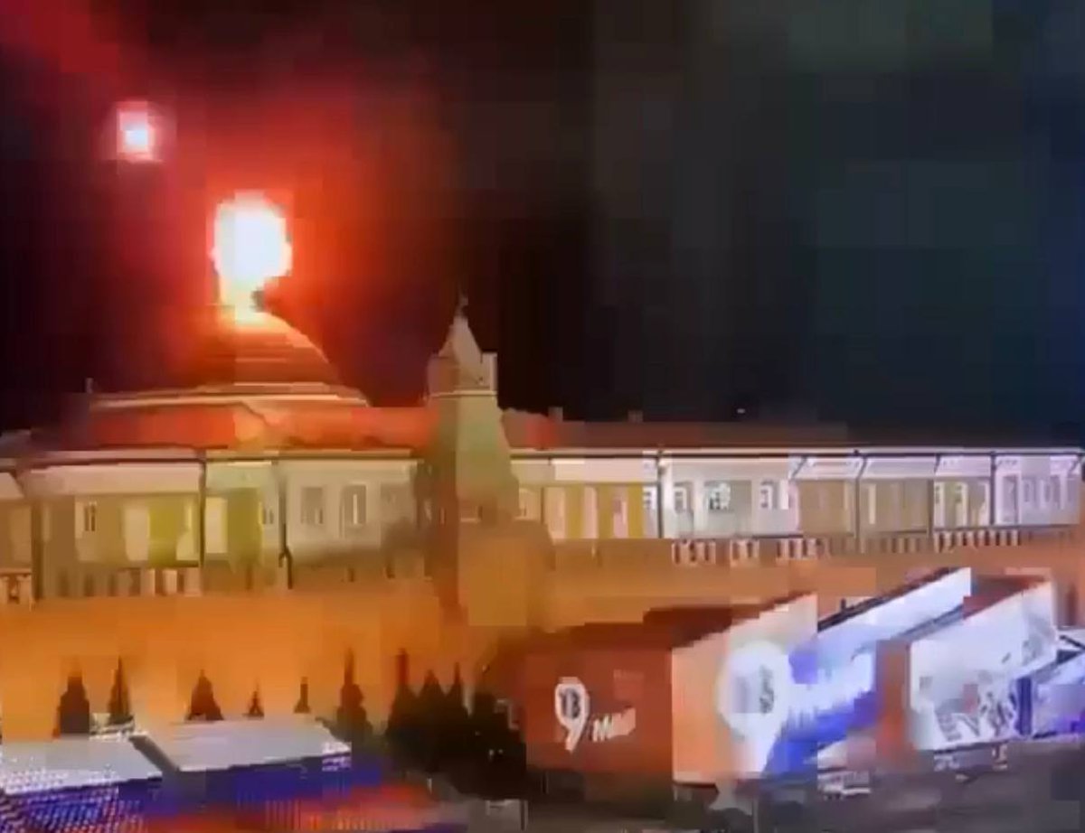 f1gurist's tweet photo. Кремль за три дні?) https://t.co/OgvWgUD7Pf