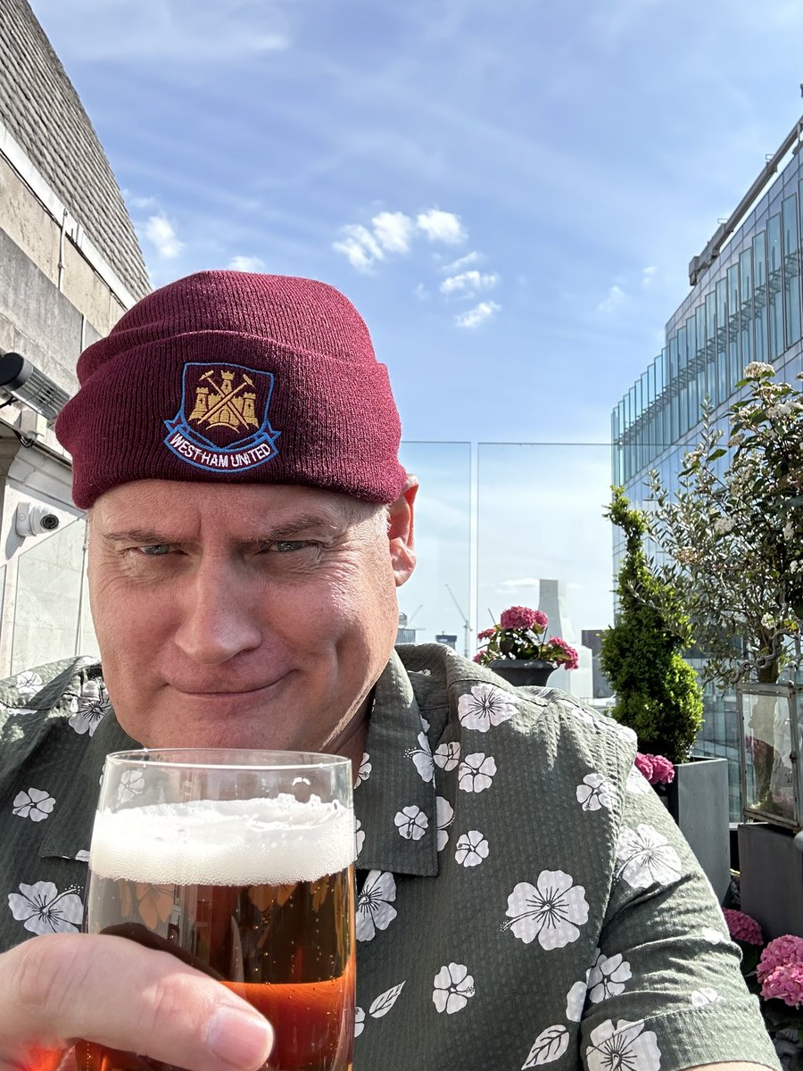 MartinAbell17's tweet photo. Beers before the game #COYI https://t.co/pzeSAz0X6E