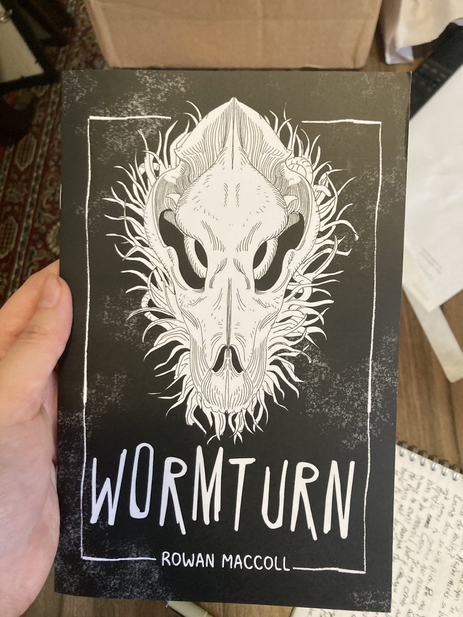 The books are here!! And they look so good!! 😭😭😭