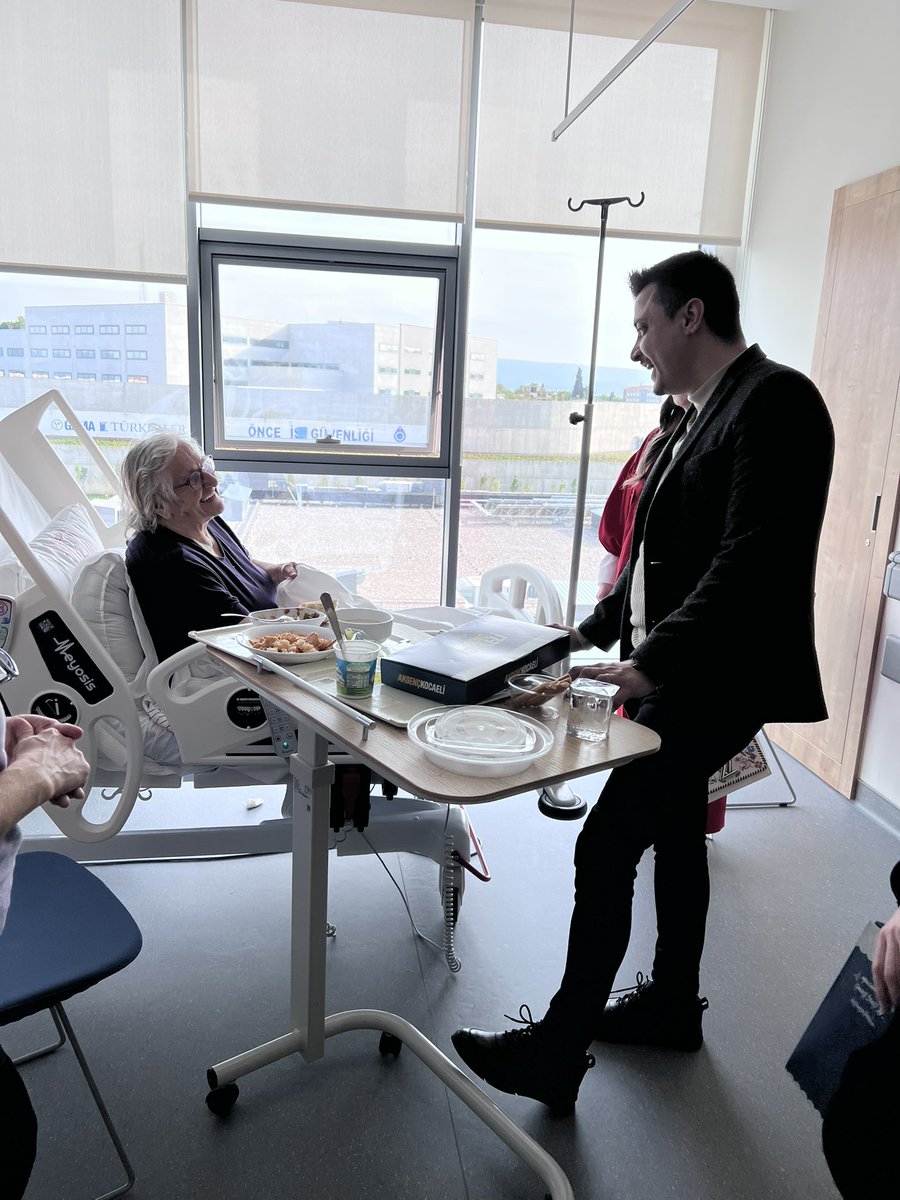caglayancgty's tweet photo. Bugün Kocaeli Şehir Hastanemizde tedavi görev kıymetli vatandaşlarımıza moral olmaya çalıştık onları ziyaret edip acil şifalar diledik.

Rabbim şifa bekleyen herkese Şafi ismiyle şifa versin 🤲 https://t.co/7suQvNbDol