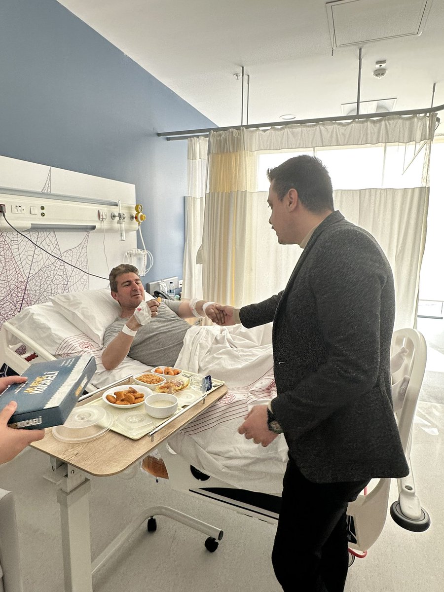 caglayancgty's tweet photo. Bugün Kocaeli Şehir Hastanemizde tedavi görev kıymetli vatandaşlarımıza moral olmaya çalıştık onları ziyaret edip acil şifalar diledik.

Rabbim şifa bekleyen herkese Şafi ismiyle şifa versin 🤲 https://t.co/7suQvNbDol