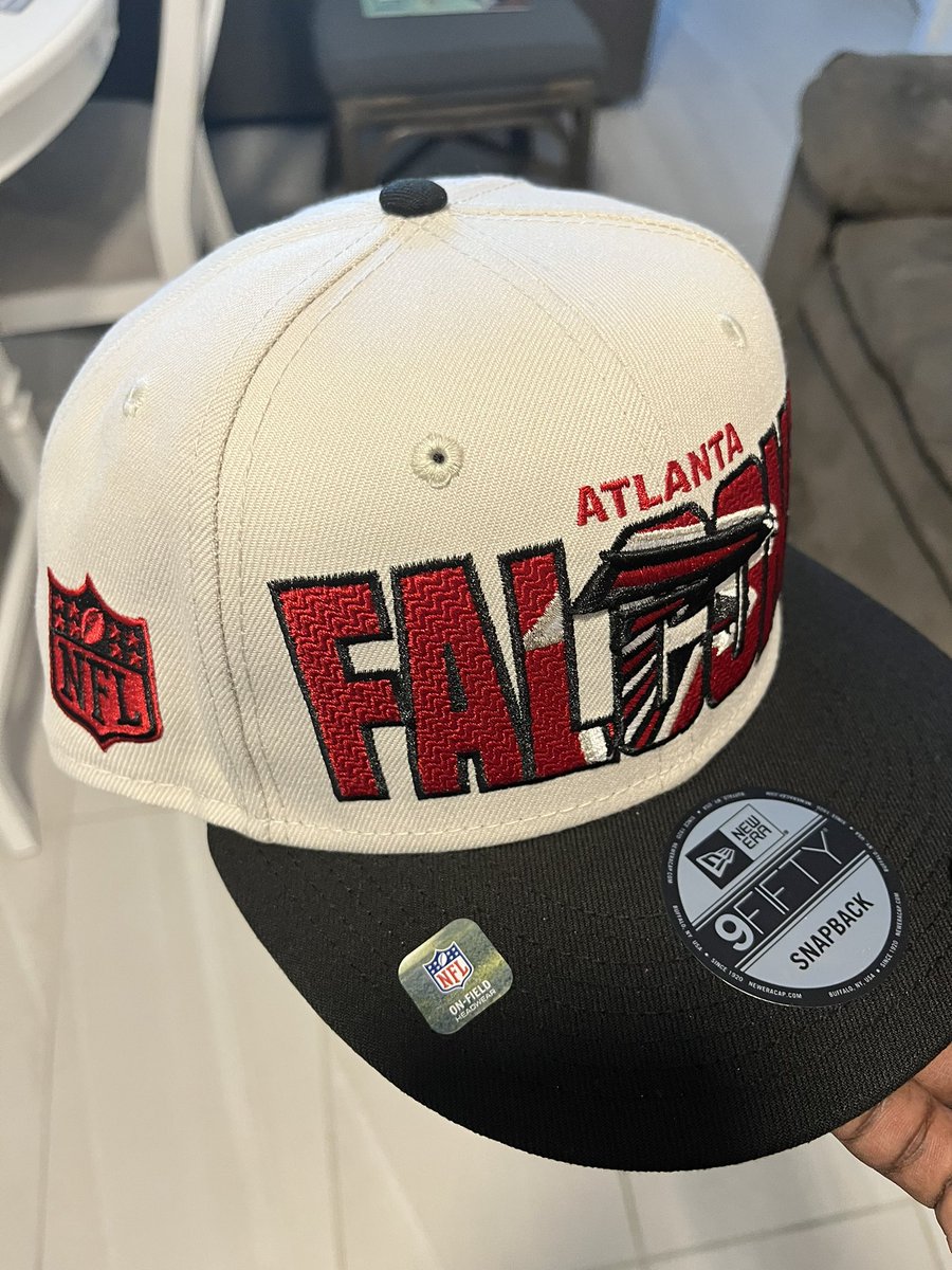 I just got my Falcons draft hat!!!!! #DirtyBirds #RiseUpATL 🐦🐦❤️🖤🤍