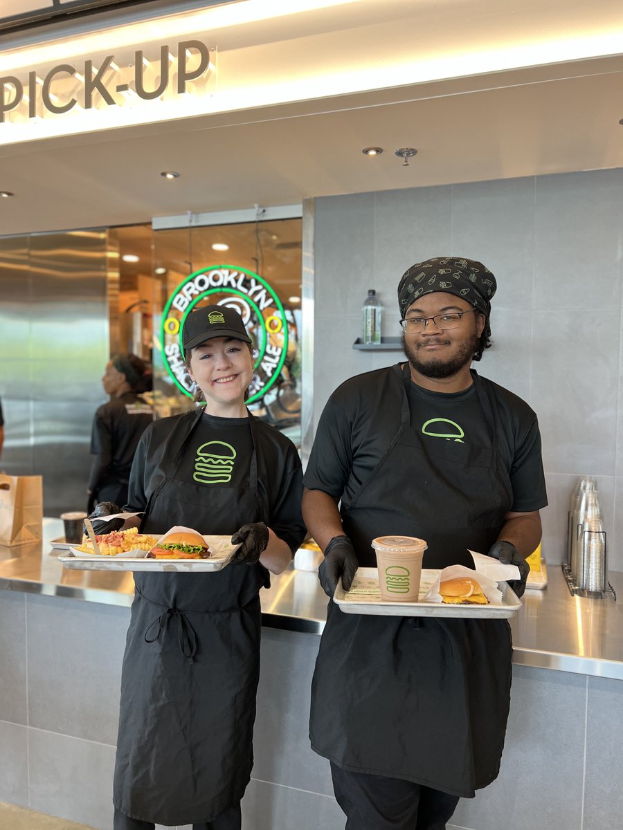 GGCCNEWS's tweet photo. Celebrating the Grand Opening of @shakeshack in the Kentlands with our chamber members, Mayor @judashman & councilmember @RySpiegel! 🎉 We wish you much success, and thank you for being part of the #GGCC family in the #Upcounty! @GrowGburg @GburgMD https://t.co/DoZQEqrEZz