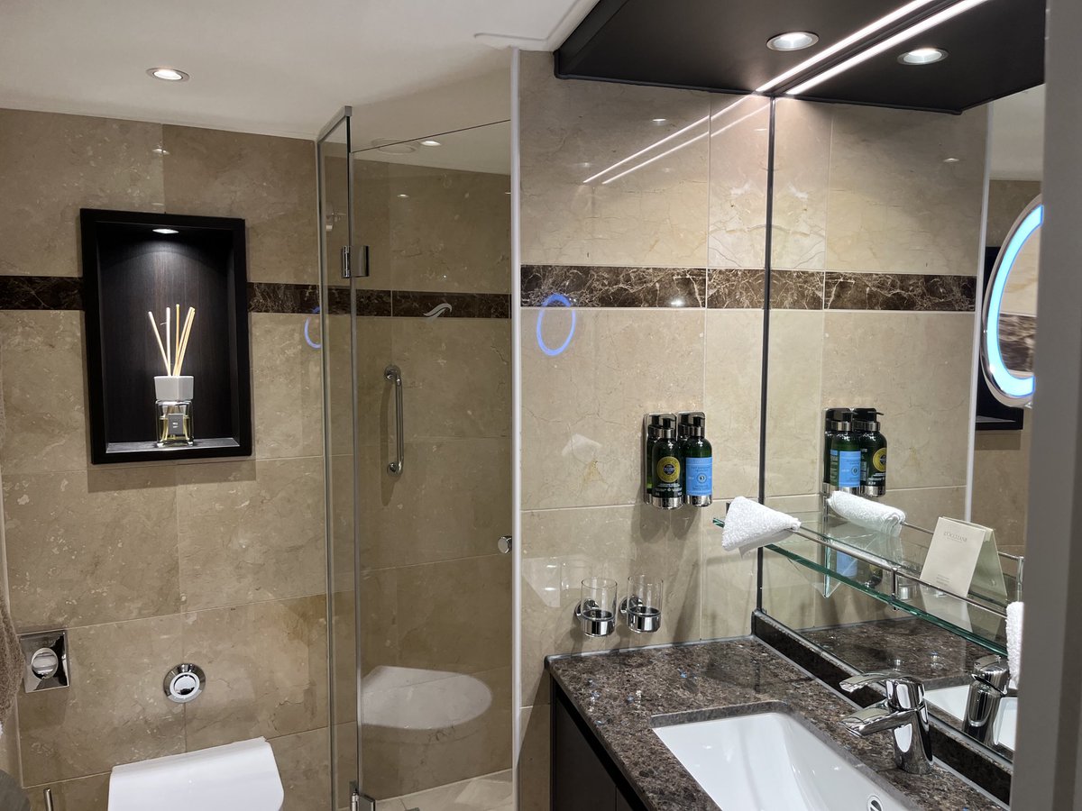 Lucy Huxley tweet media