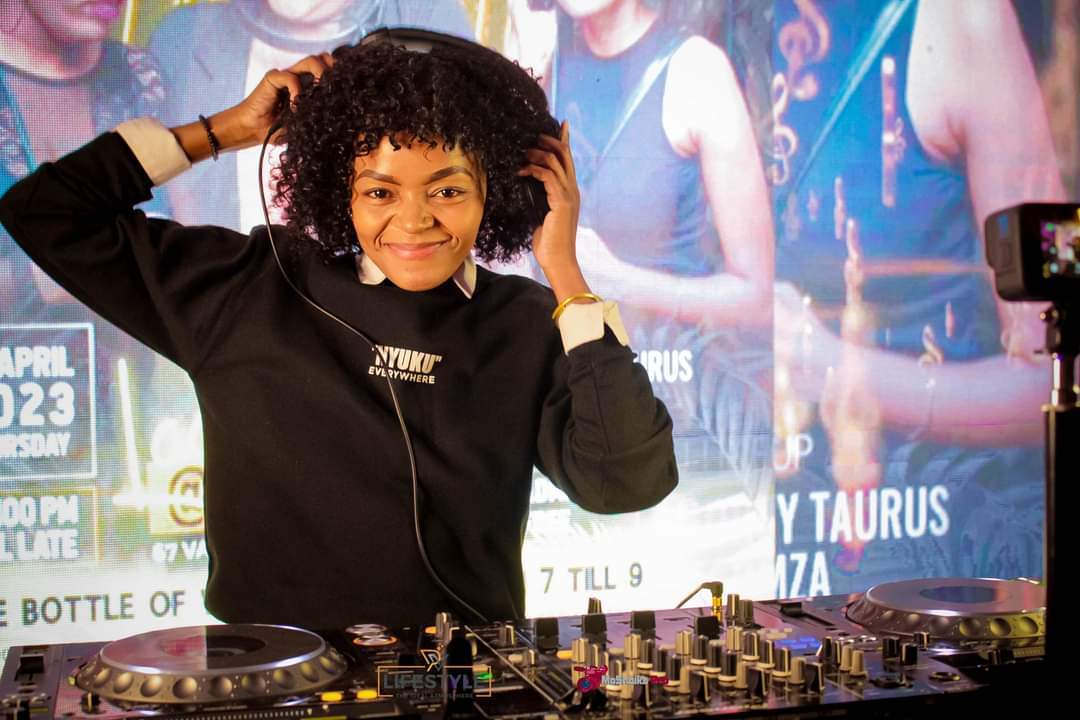 lungi_ledwaba's tweet photo. Miss @StrictlyHouseSA 
#LadiesNight
#DeepHouse https://t.co/uIZ9G1KkGL