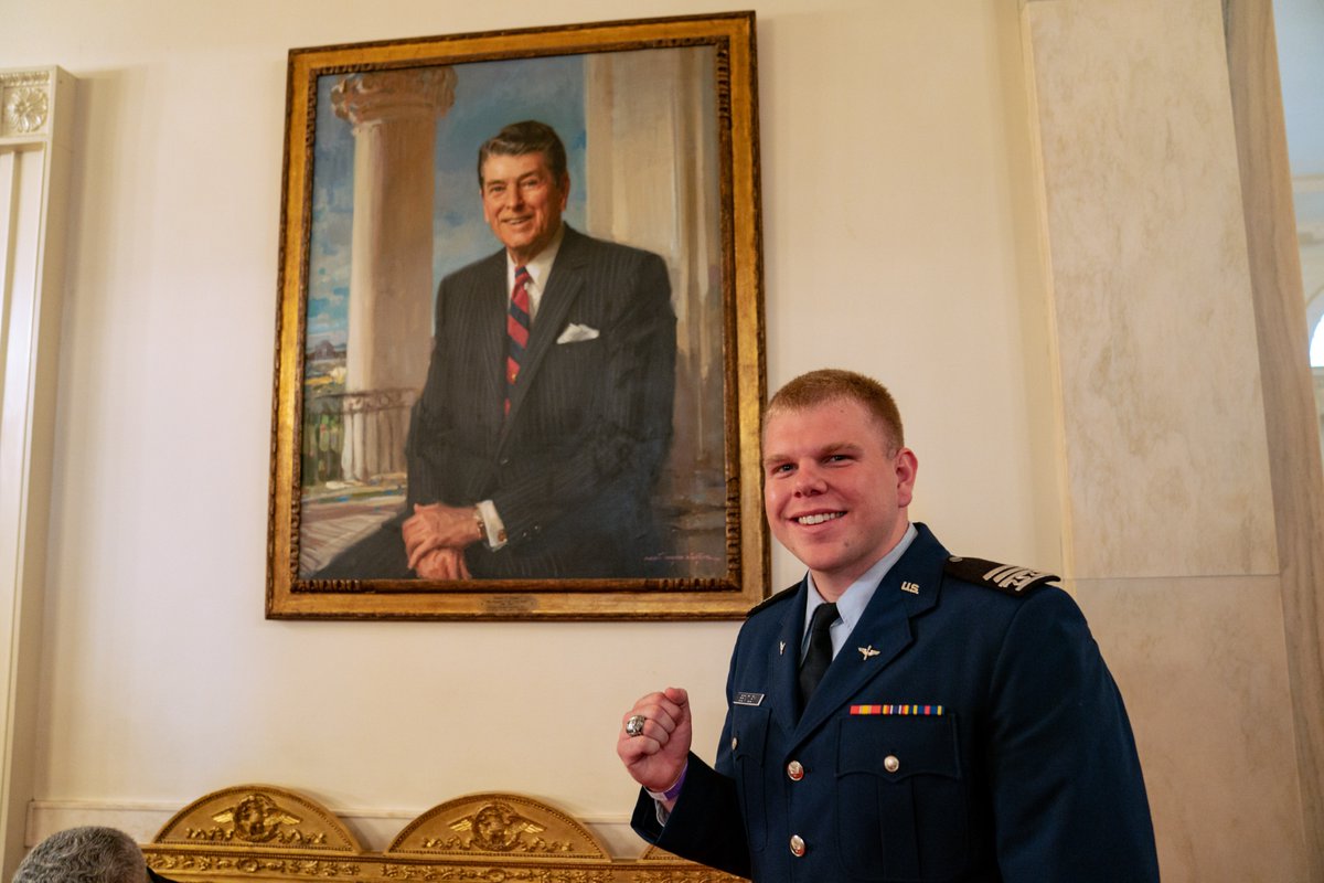 AF_Football's tweet photo. White House 📸 https://t.co/uzTEFMJr7Q