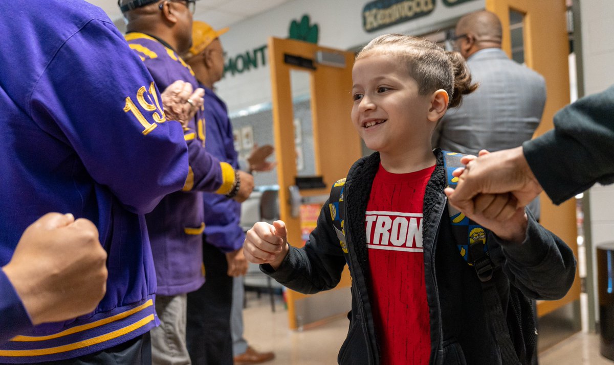 JCPSKY's tweet photo. Thank you, #FlashDads! #WeAreJCPS @JCPSDEP1 https://t.co/M2BNums0yo