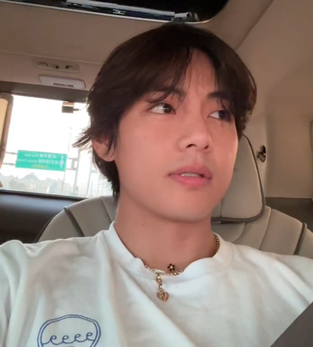 DaisyToDear's tweet photo. Taehyung's smooth and perfect honey skin is more beautiful than my future.😭

VEAUTIFUL WITH V
#MySkinMyPrideWithV https://t.co/FzBa0t3nqK