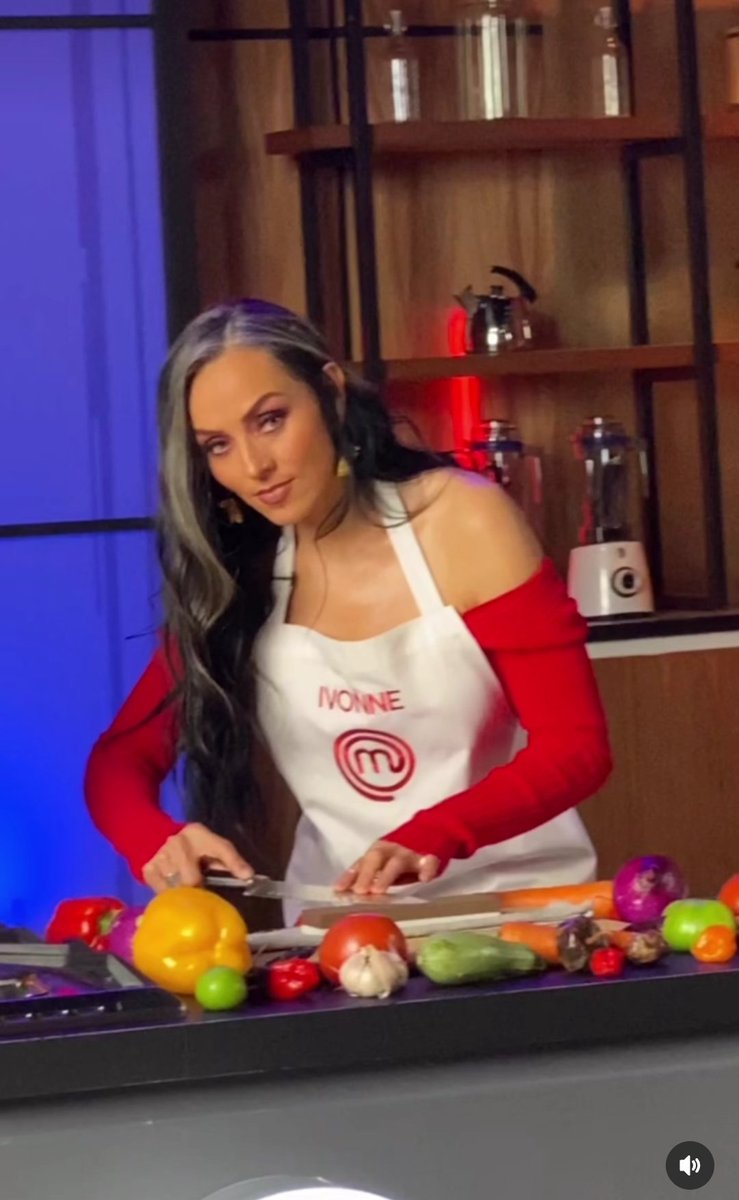 YoConIv's tweet photo. A días de comenzar @MasterChefMx y a días de cumplir un año de su entrada a la #LCDFL2 #lcdlf sin duda la Jefecita está en su momento 👏🏻👏🏻🤗🤗🥰🦋🪲🧜♀️#TeamIvonne https://t.co/d5vXUSPvpO