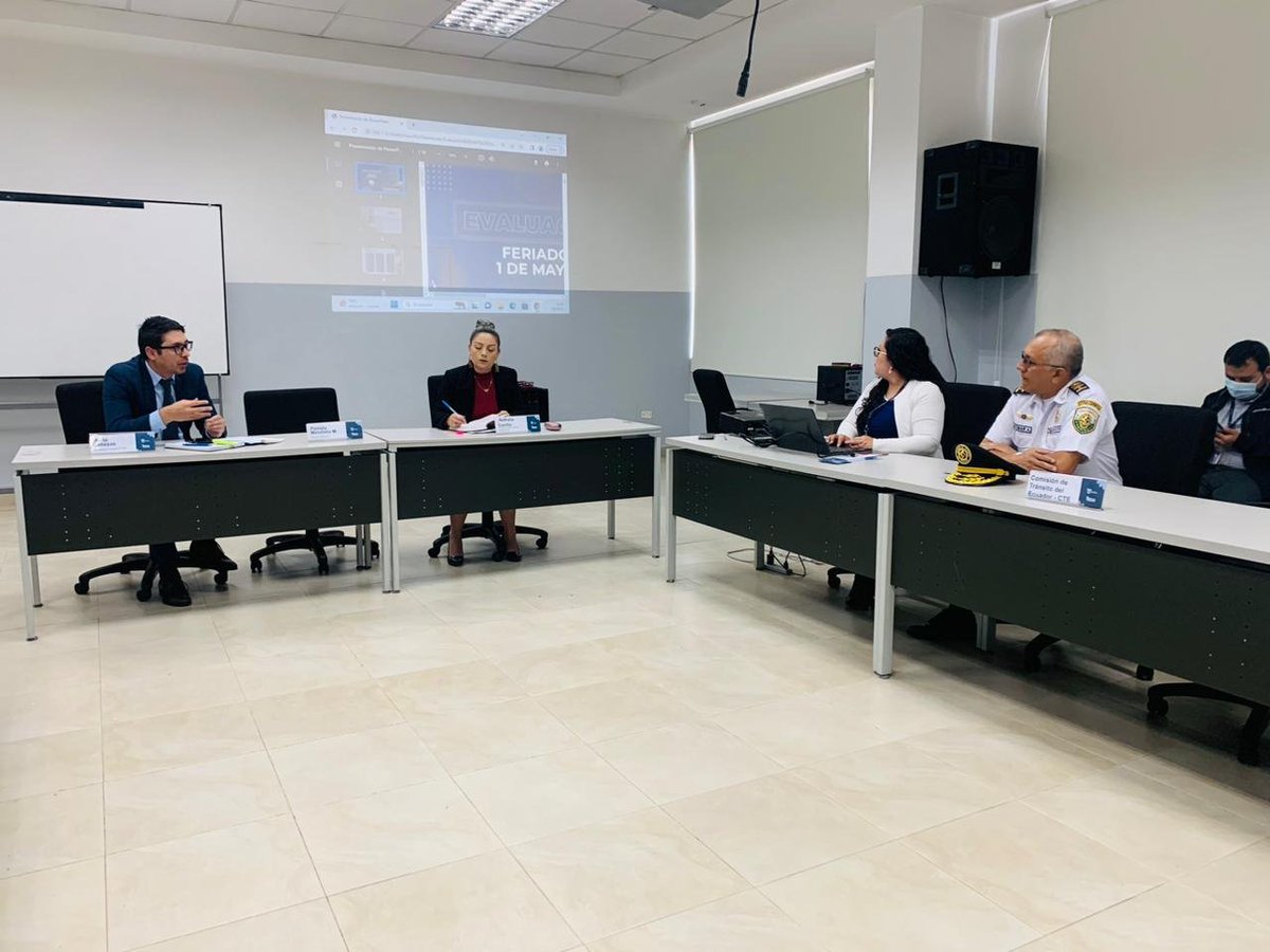 ANT_ECUADOR's tweet photo. Se realizó la Mesa de Seguridad para exponer los resultados obtenidos durante el Feriado por el #DíaDelTrabajo, con la participación de @ECU911_, @PoliciaEcuador, @SPPAT_Ec, Secretaría de @Riesgos_Ec, ANT, @CTEcuador, @AMT_Quito, @AMEcuador y @ObrasPublicasEc. https://t.co/njOoEkeLWo