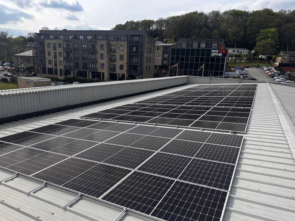 EnergyForceLtd's tweet photo. Another 36KWP Solar PV installation handed over to a valued client in Shipley, West Yorkshire.
#solarpower #EnergyCrisis #solarpanels  #RenewableEnergy https://t.co/i6hUzn4QY5