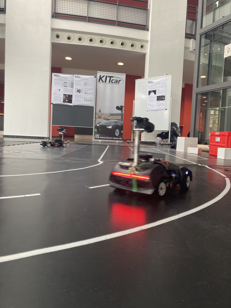 Falls ihr Dr. Drift auf der Messe der technischen Hochschulgruppen nicht fahren gesehen habt, habt ihr Montag bei unserem Infoabend noch einmal die Chance dazu! 🏎️