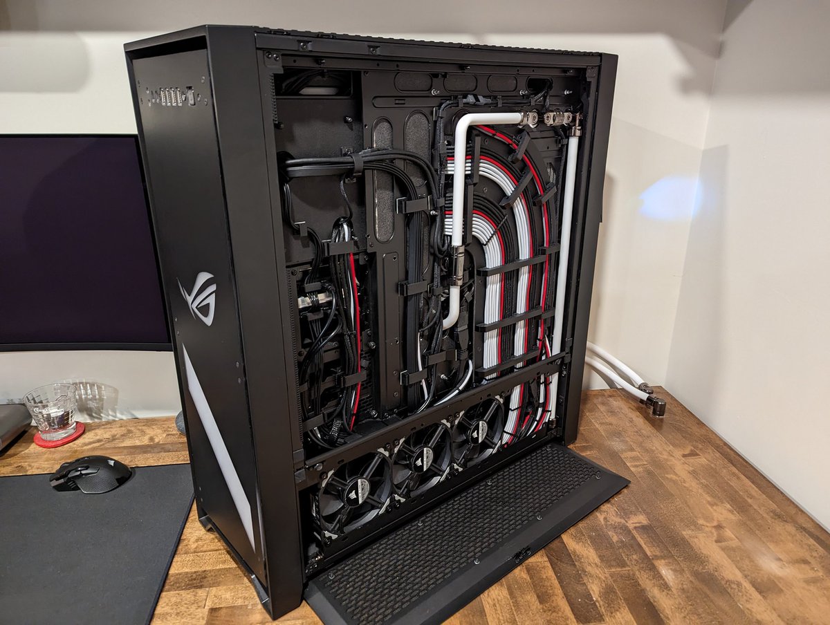 travp624's tweet photo. @CORSAIR #Corsair #CableContest I think this counts. https://t.co/qZGmjx7Ccx