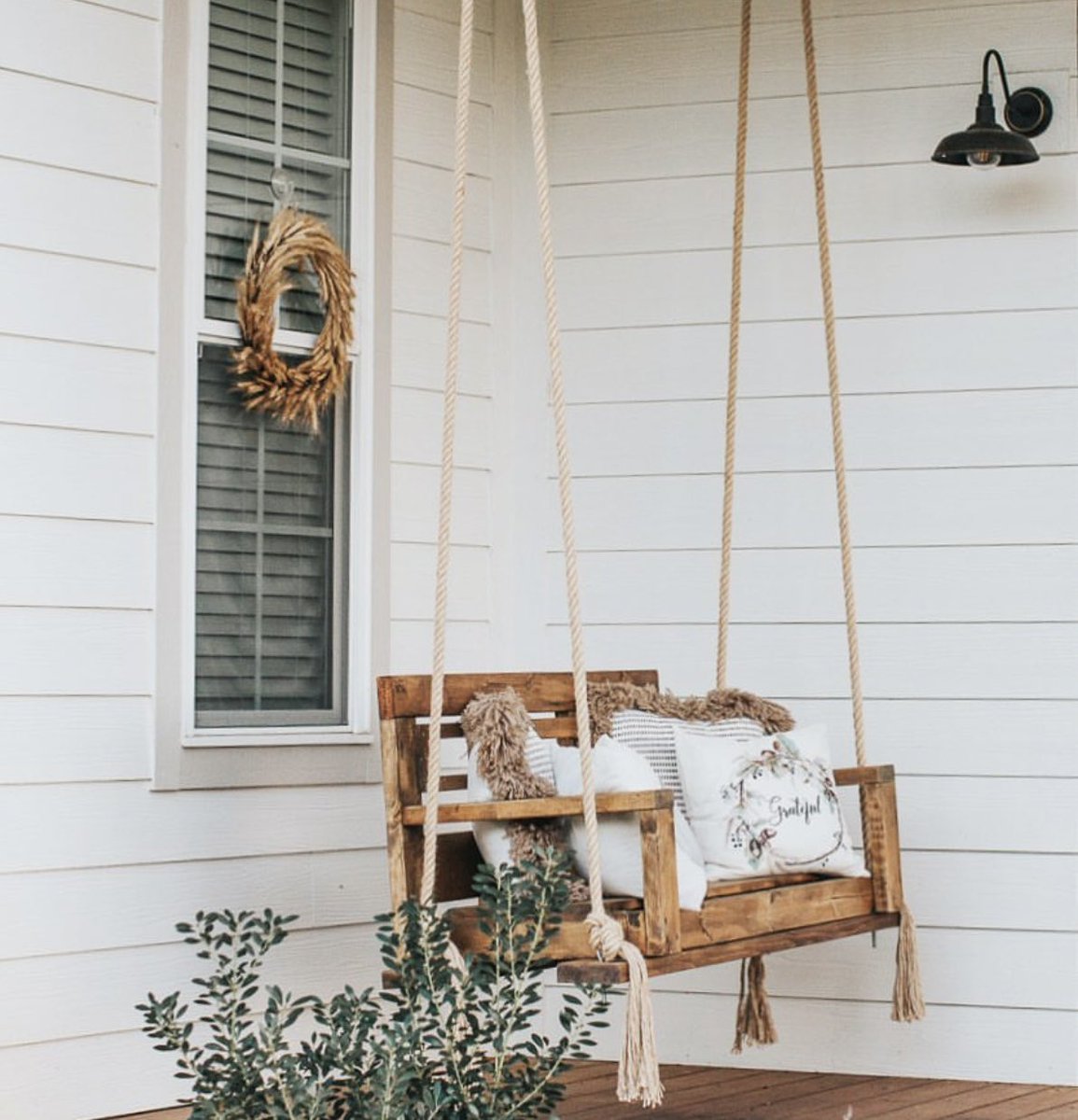 anawhitediy's tweet image. Add a porch swing to your outdoor space! Free plans ana-white.com/woodworking-pr…
#the_little_homestead 
#anawhite •#DIYfurniture
•#outdoorfurniture
•#patiofurniture
•#outdoordecor
•#handmadefurniture
•#woodworking
•#outdoorliving
•#summerprojects
•#DIYhome
•#homemade