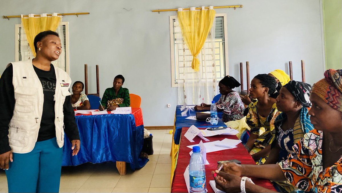 sofepadi's tweet photo. #InvestHumanity #Rutshuru 🇨🇩
Avec l’appui financier du Fonds Humanitaire en RDC ( @CBPFs ), nous venons de former 12 para-juristes sur la vulgarisation des droits des femmes, orientation et référencement des survivantes des #VBG vers les services juridiques.
@UNOCHA_DRC
(1/2) https://t.co/YjswmXEIIR