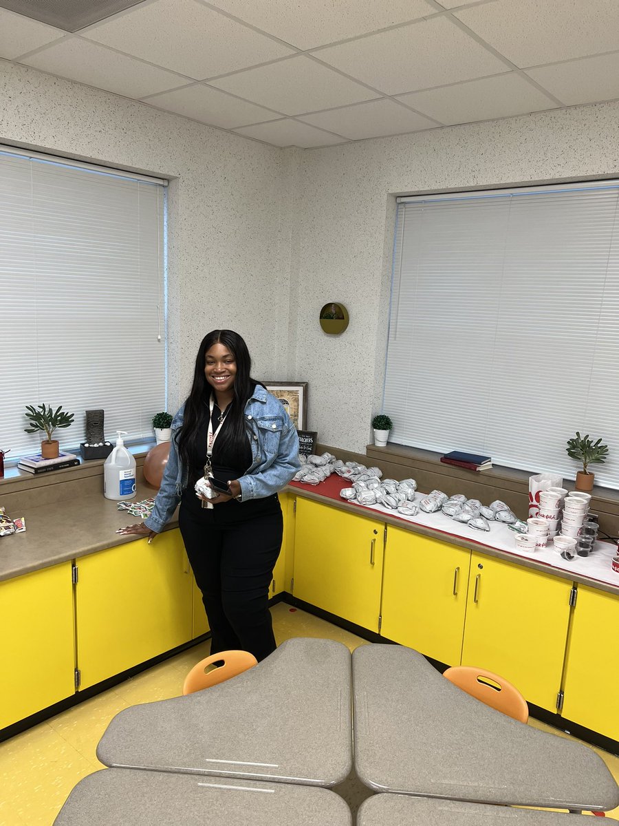 Griggs_AISD's tweet photo. Thank you #ChosenBehavioralConcepts for blessing our teachers with breakfast this morning! @AldineISD @drgoffney @sherreedjohnson @galvansonia3 #TeacherAppreciationWeek2023 💛 https://t.co/x7LMA2bxGA