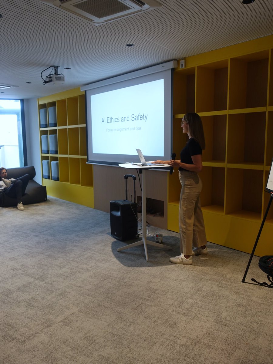 Valencia Codes tweet media