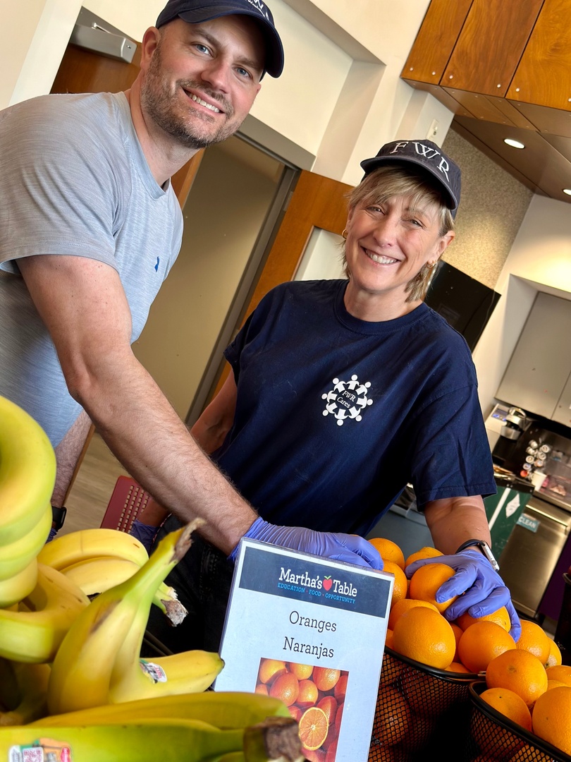 FirstWashRealty's tweet photo. Our #FWR team across the country had the honor of volunteering at local food banks @MarthasTableorg and @SHFBOC, where we helped prepare, sort, and distribute food to those in need.

We're grateful for the opportunity to give back to the communities we serve.

#FWR #volunteer https://t.co/e3sQD9vWs4