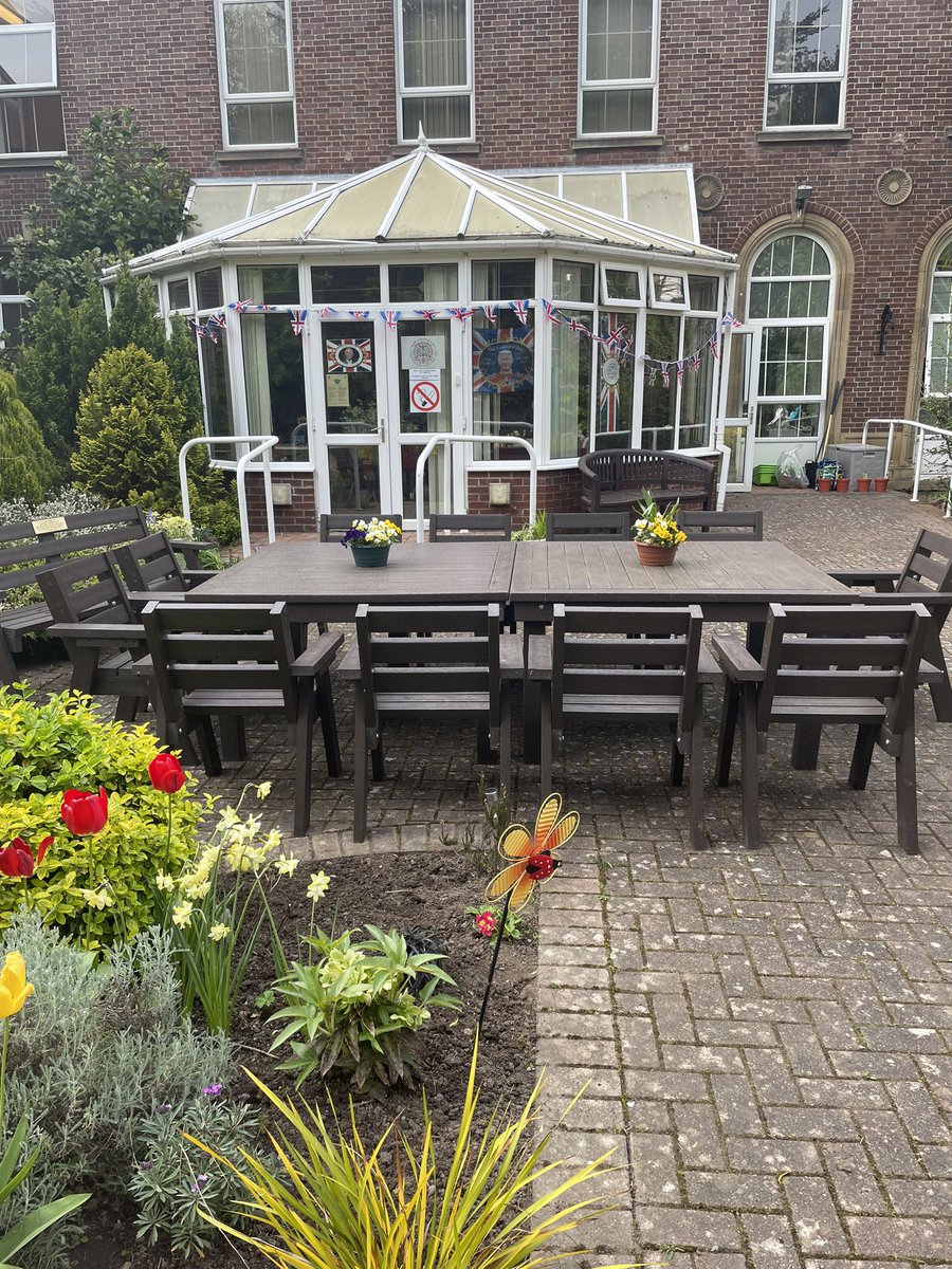 Elizabeth Anderson tweet media