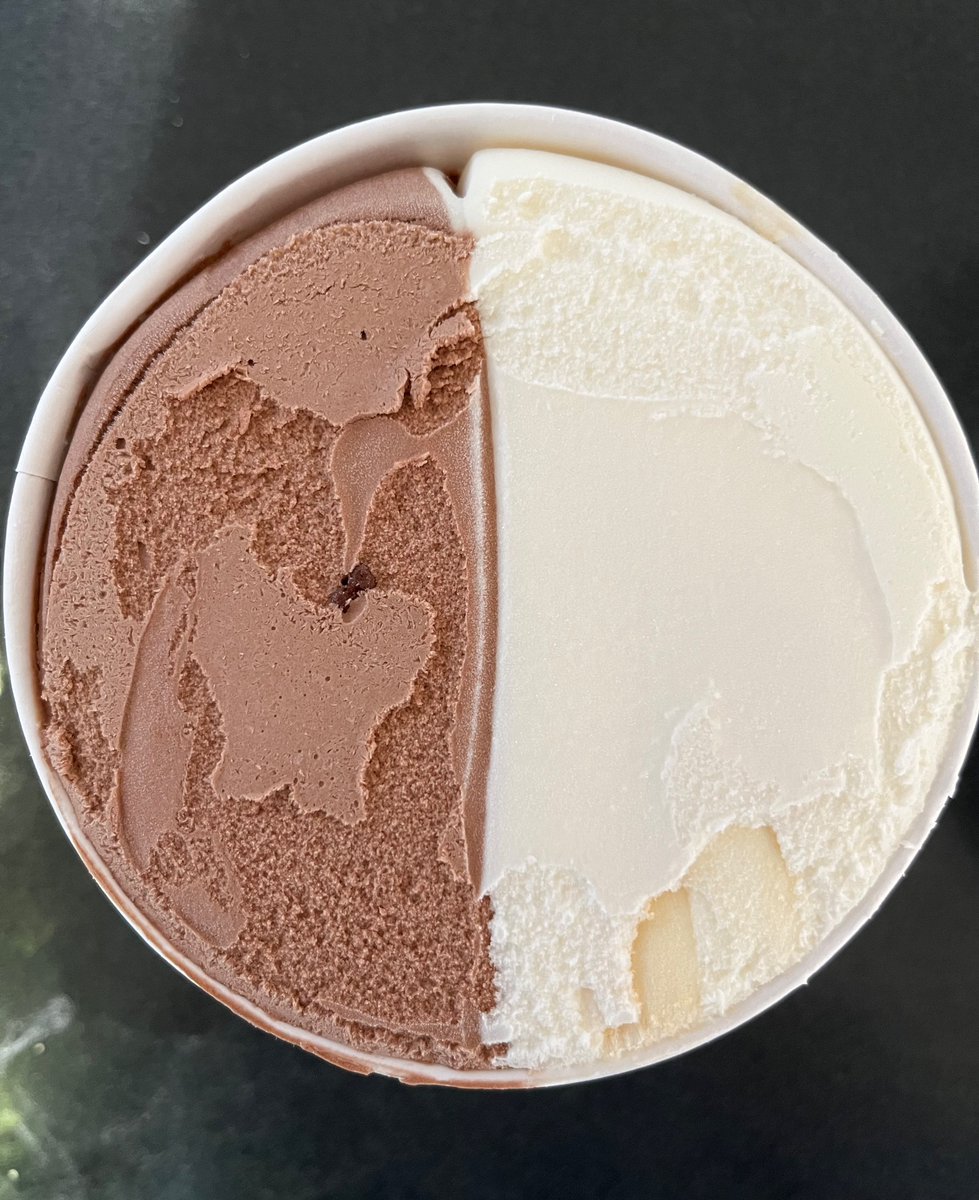 donpappy's tweet photo. @TillamookDairy your waffle cone swirl forgot to swirl. https://t.co/BrswVxVQVD