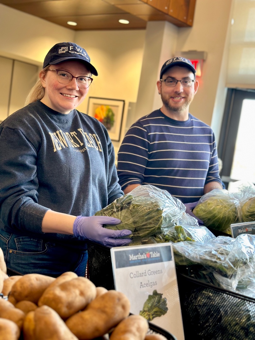 FirstWashRealty's tweet photo. Our #FWR team across the country had the honor of volunteering at local food banks @MarthasTableorg and @SHFBOC, where we helped prepare, sort, and distribute food to those in need.

We're grateful for the opportunity to give back to the communities we serve.

#FWR #volunteer https://t.co/e3sQD9vWs4