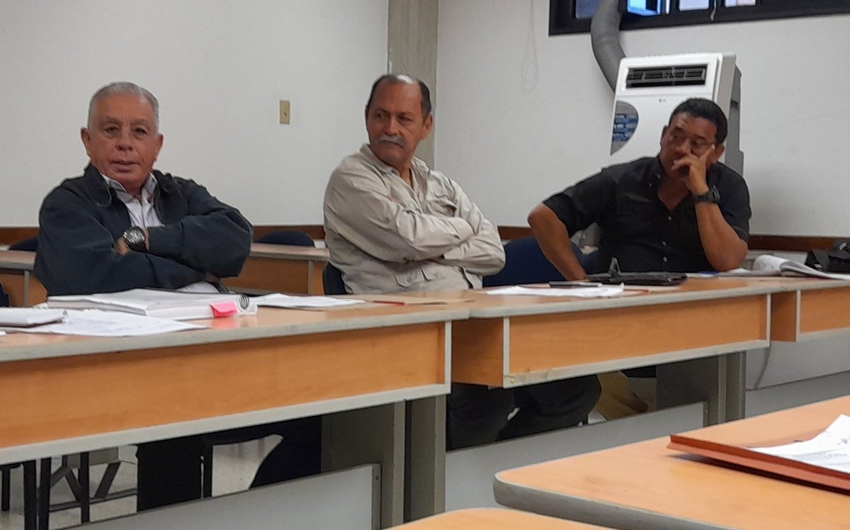 mcarcila's tweet photo. Dar cuenta de los progresos es un momento muy satisfactorio. Mi @FaCE_UC marca la pauta en diseño e implantación curricular. Un equipo de gente comprometida y de gran valor. #orgulloFaCE #almaFaCE miércoles de intenso trabajo académico @ginoiddefranco @DAE_FaCE_UC @Dir_TIC_FaCE https://t.co/BaQWylkltc