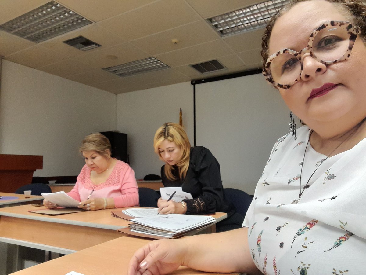 mcarcila's tweet photo. Dar cuenta de los progresos es un momento muy satisfactorio. Mi @FaCE_UC marca la pauta en diseño e implantación curricular. Un equipo de gente comprometida y de gran valor. #orgulloFaCE #almaFaCE miércoles de intenso trabajo académico @ginoiddefranco @DAE_FaCE_UC @Dir_TIC_FaCE https://t.co/BaQWylkltc