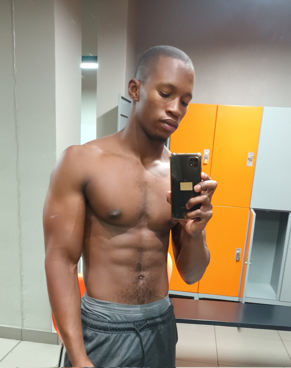 thabiso_native1's tweet photo. Holding yourself accountable > making excuses for yourself https://t.co/4a14mg6Kv6