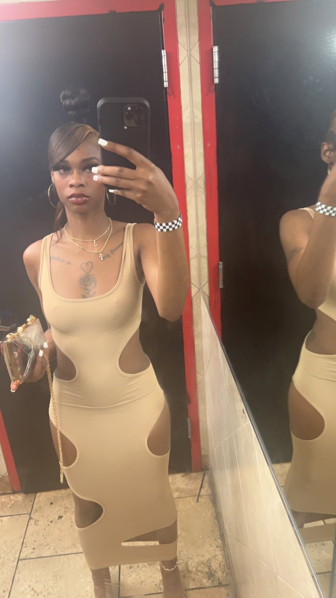 theJSimone's tweet photo. bad 😘 https://t.co/Dx8watvyb1