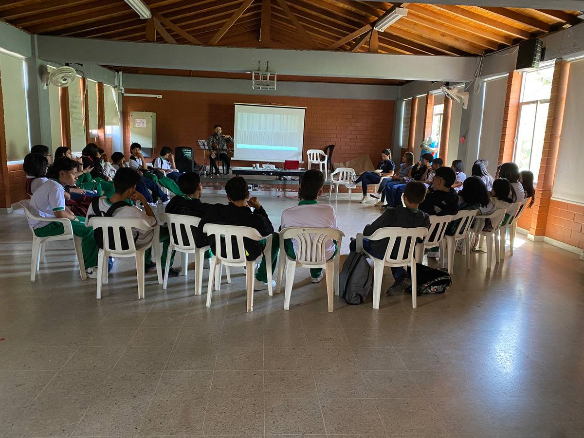 EducacionMed's tweet photo. ¡Hoy en la @EchavarriaMisas se llevó a cabo una actividad de Entorno Escolar en conmemoración del Día en Contra del Acoso Escolar!Contamos con una increíble intervención musical que inspira a la comunidad educativa a construir un ambiente escolar seguro y respetuoso.#QueNoTeToque https://t.co/7sqslF1y6z