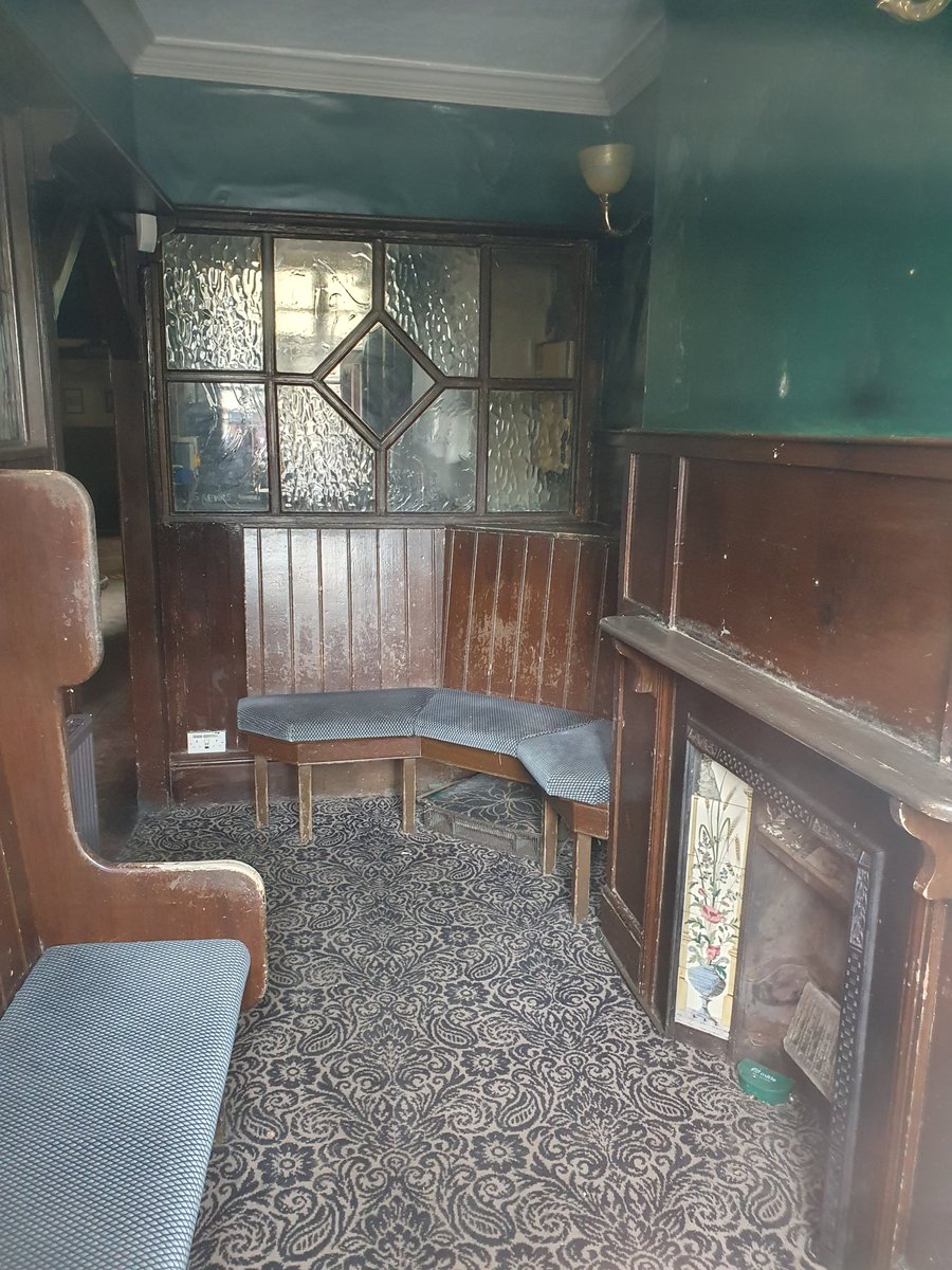 What is occurring please with The Eagle and Child <a href="/StJohnsOx/">St John's College</a> <a href="/william_whyte/">William Whyte</a>? #Oxford #Inklings #Tolkien #CSLewis
