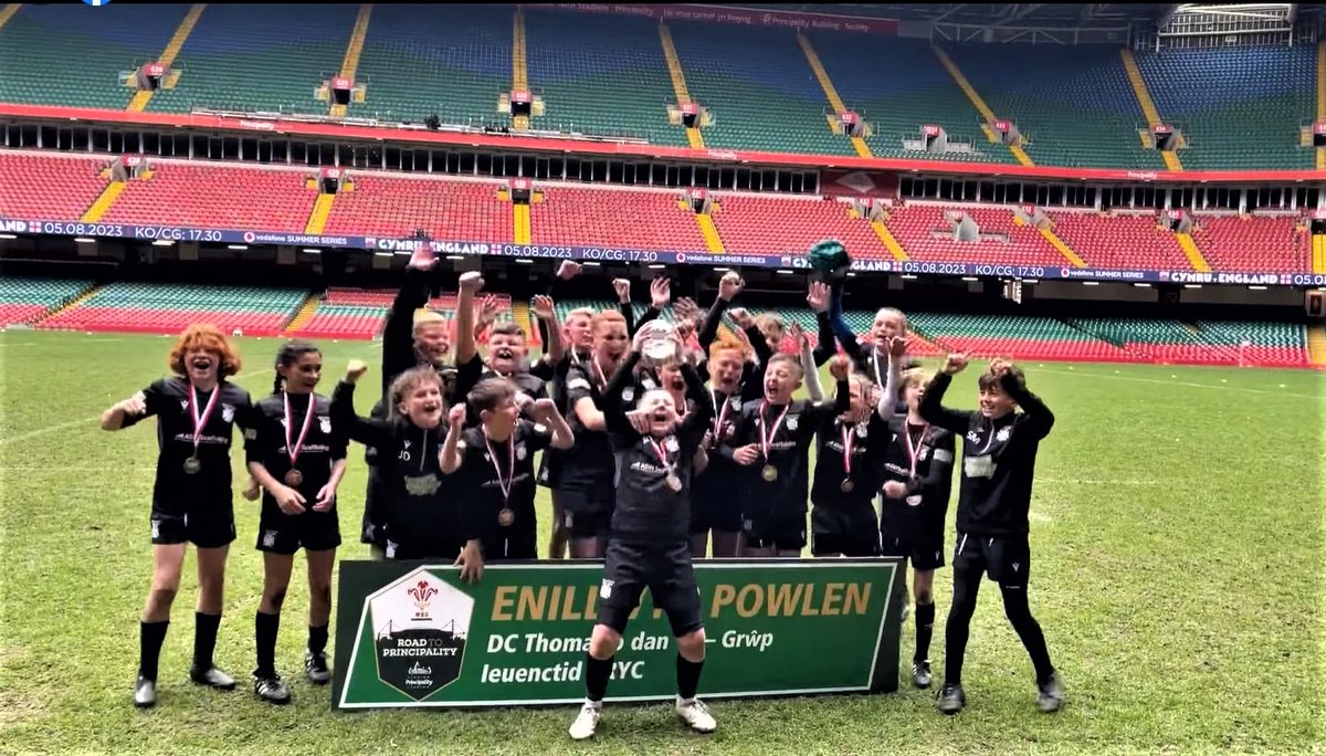 Mae Arweinydd Cyngor Castell-nedd Port Talbot, y Cyngh. Steve Hunt, wedi llongyfarch tîm rygbi dan 11 oed Ysgolion Castell-nedd, a enillodd gystadleuaeth fawreddog Plât DC Thomas yn Stadiwm Principality, Caerdydd.

<a href="/NeathSchoolsU11/">Neath Schools Rugby U11’s</a>