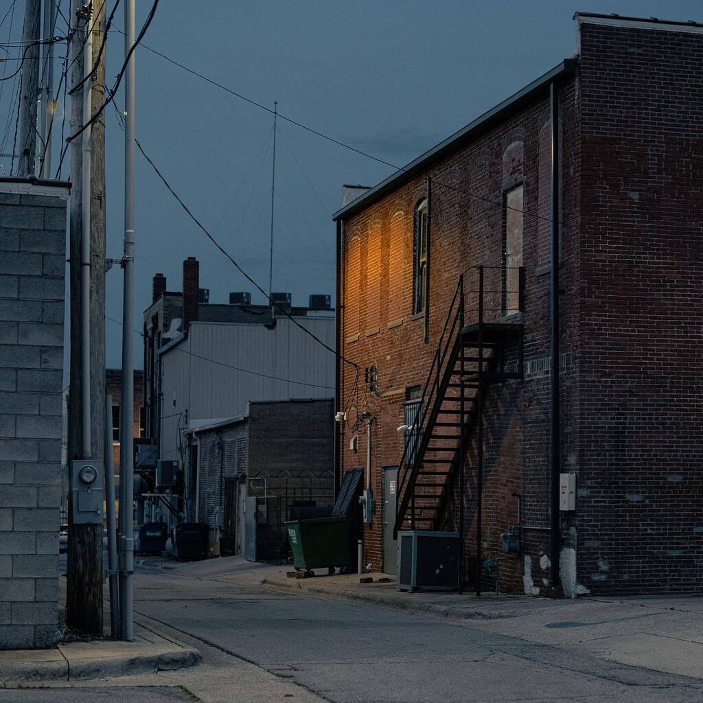 bobby_thompson's tweet photo. I grabbed this shot a few days back, intending to use as a black and white, but I needed something for a color-grading demo. This file was handy so I grabbed it, and it turns out I kind dig this version and haven’t even tried a b/w yet. I might never get… https://t.co/Ntnlk4AumG https://t.co/HSHKt0eTNG