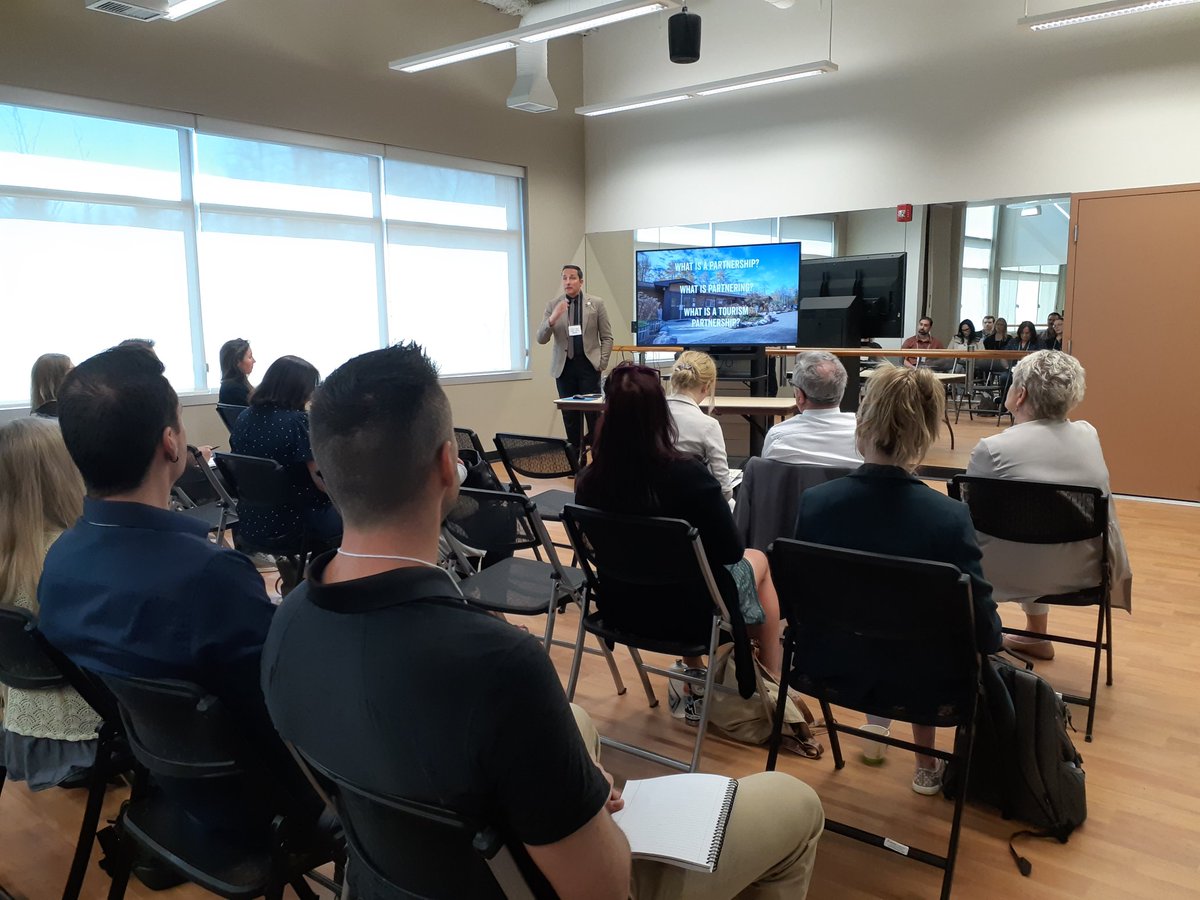 Roxanne_Carr_'s tweet photo. Tourism workshop @StrathcoCounty #PowerfulPartners can identify and increase outreach to new & larger market.@OlsonShanew @Lorne958 @strathcomuseum #shpk #ExperienceEvent #yeg https://t.co/7LFoRw2KGX