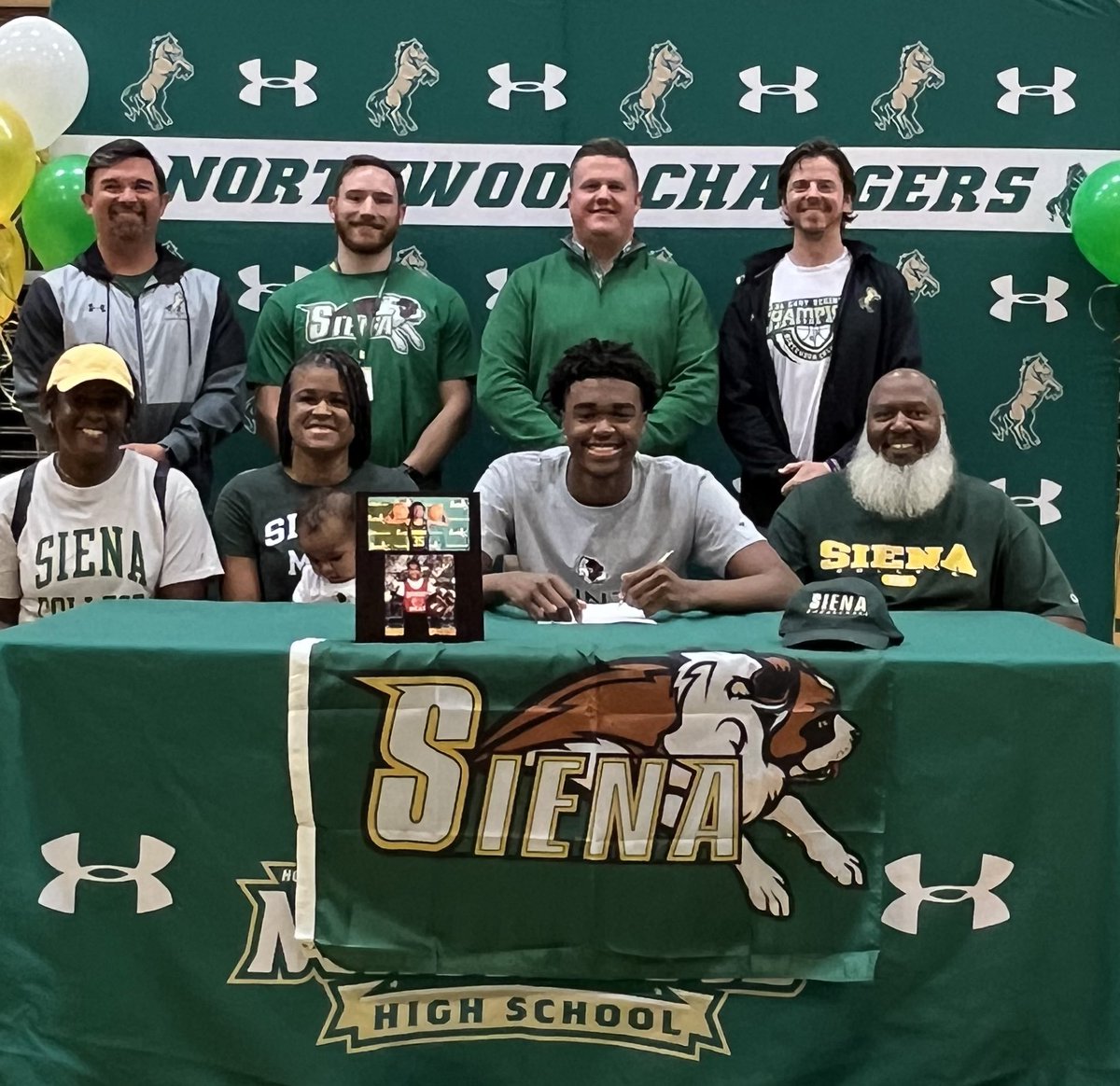 Congratulations Max Frazier on your commitment to Siena University. Max will continue his academic and basketball career for the Saints! @NHSChargers @ChathamNCSports @ChathamNRSports