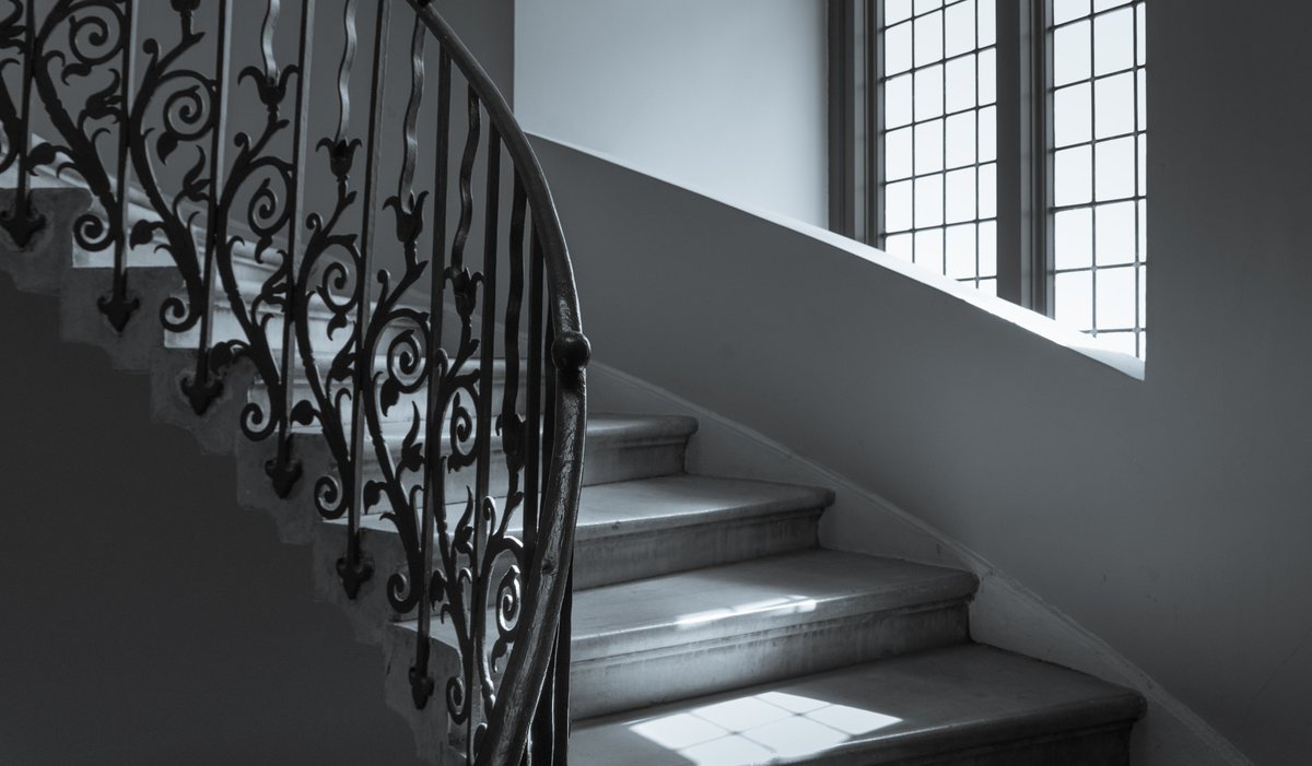 allan_burrows's tweet photo. Queen's House, Greenwich, 03/05/2023
The Tulip Stairs and Colonnade.
@ThePhotoHour @RMGreenwich #blackandwhite #monophotography #seleniumtone https://t.co/JpZIpY1Ywo