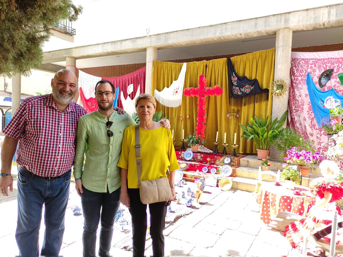 JLBombardino's tweet image. En este importante y tradicional día para Granada, visitamos las Cruces de nuestro Distrito #Chana que son fuente de dinamización vecinal y ciudadano.

Enhorabuena a las que han sido distinguidas en el Concurso de este año.

#DiadelaCruz23 #EquipoMarifran