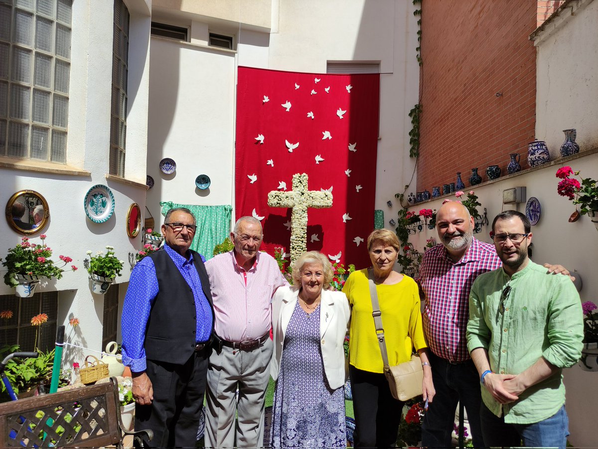 JLBombardino's tweet image. En este importante y tradicional día para Granada, visitamos las Cruces de nuestro Distrito #Chana que son fuente de dinamización vecinal y ciudadano.

Enhorabuena a las que han sido distinguidas en el Concurso de este año.

#DiadelaCruz23 #EquipoMarifran