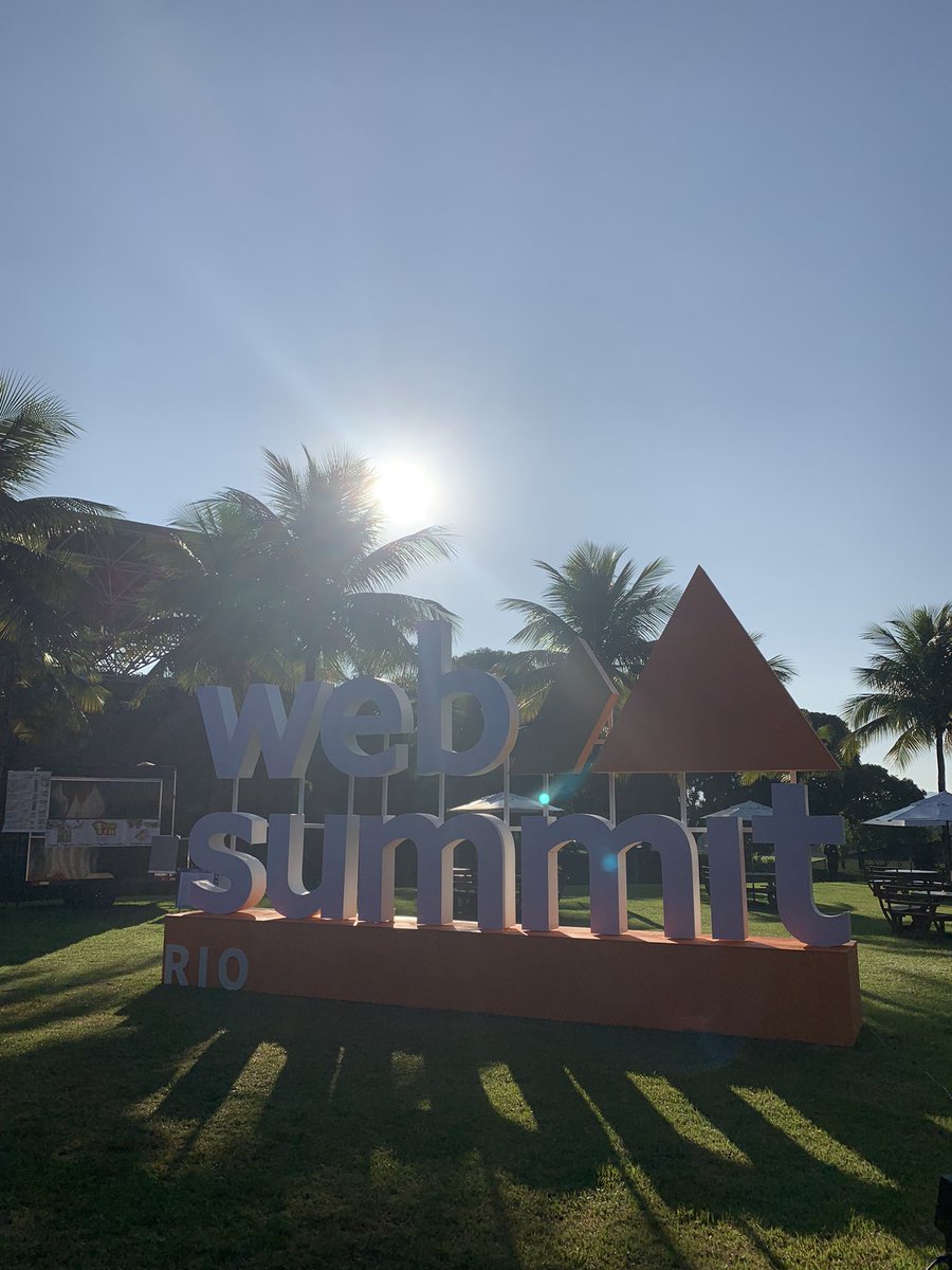 Mary_Kavanagh's tweet photo. Bom dia Rio 🫶 #WebSummitRio https://t.co/IN2Zy1ndbY