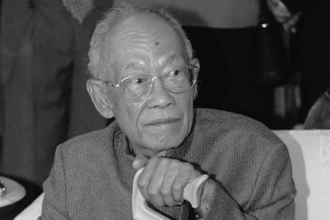 warungsastra's tweet photo. Betapa sederhana hidup ini sesungguhnya yang pelik cuma liku dan tafsirannya.

― Pramoedya Ananta Toer https://t.co/WAyVCEmvdP
