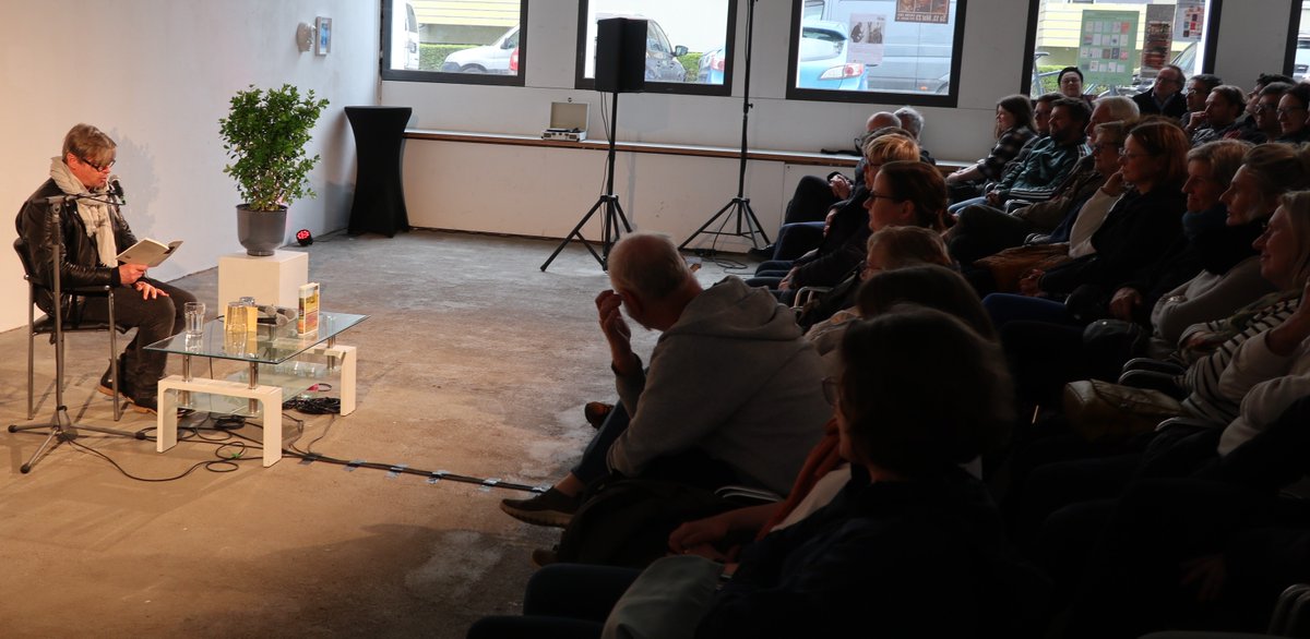 Leipzig2020Tsch's tweet photo. Eine intensive Zeit bei der Leipziger Buchmesse 2023 geht zu Ende. Zahlreiche Veranstaltungen konnten den deutschen LeserInnen das tschechische Literaturgeschehen eindrucksvoll präsentieren und die positiven Rückmeldungen waren überwältigend!

#leipzigerbuchmesse #leipzigliest https://t.co/37tNeaKN08