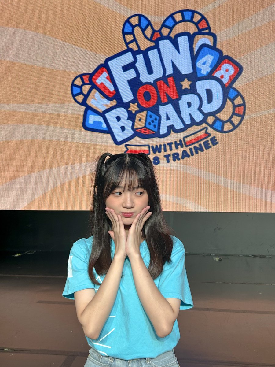 AU_LiaJKT48's tweet photo. thank you fun on board!!! 🎲🎲https://t.co/F3juZNSIYL https://t.co/2jnK4K9I8J